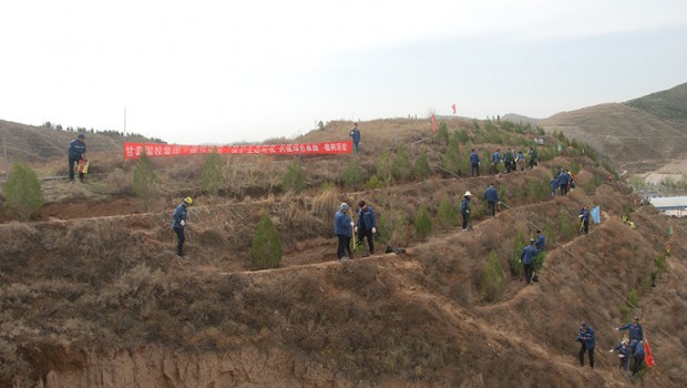 春风催新绿，植树正当时。为深入学习贯彻习近平生态文明思想，牢固树立和践行“绿水青山就是金山银山”理念，认真落实省市单位包..